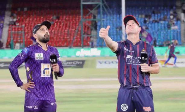پی ایس ایل 10:کراچی کنگز کا کوئٹہ گلیڈی ایٹرز کے خلاف ٹاس جیت کر پہلے فیلڈنگ کا فیصلہ 