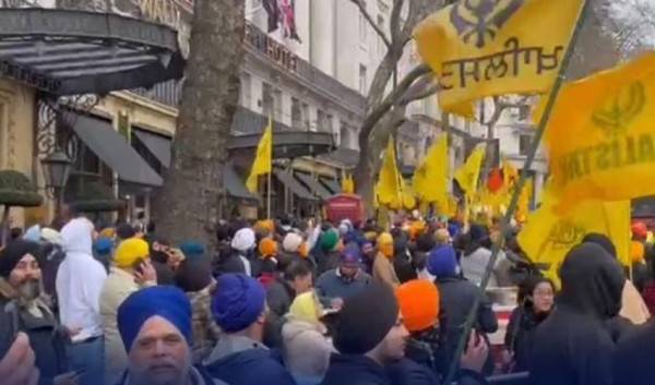 لندن میں بھارتی جارحیت کے خلاف پاکستانی و سکھ کمیونٹی کا احتجاج، خالصتان کے حق میں نعرے