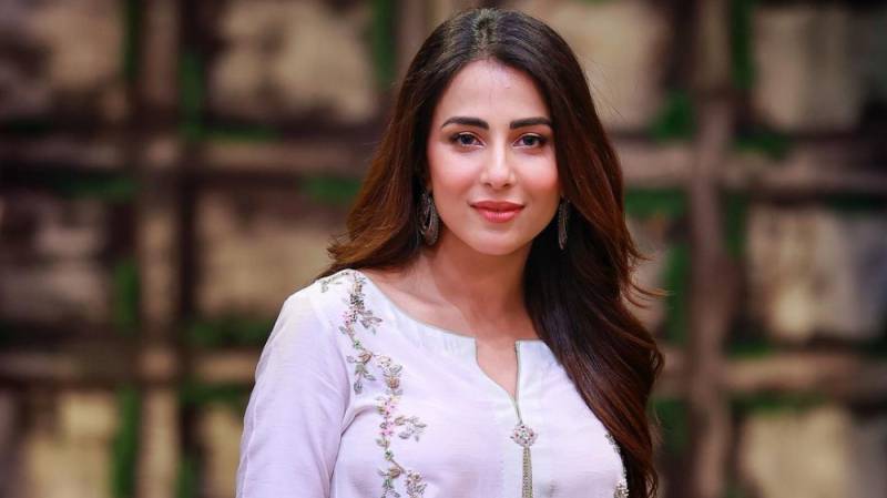 پاکستانی فنکاروں کے سوشل میڈیا اکاؤنٹس بھارت میں بلاک، اُشنا شاہ کا طنزیہ جواب