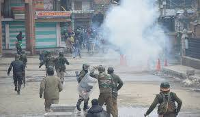 مقبوضہ کشمیر: بھارتی فورسز کا کریک ڈاؤن، متعدد کشمیری گرفتار