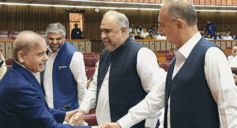 نئے چیف الیکشن کمشنر کی تقرری کے لیے مشاورت کا آغاز، وزیراعظم کی اپوزیشن لیڈر کو ملاقات کی دعوت