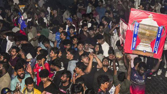  بنگلور میں آئی پی ایل کی جیت کا جشن ماتم میں بدل گیا، بھگدڑ سے کم از کم 11 افراد ہلاک