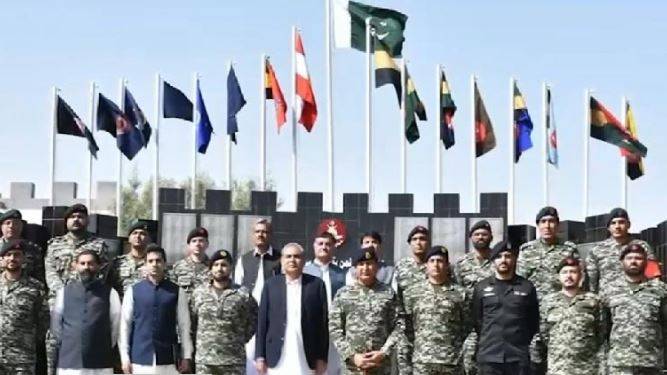 وزیر داخلہ محسن نقوی کا وانا کا دورہ، ایف سی جوانوں کے ساتھ عید منائی، شہداء کو خراجِ عقیدت