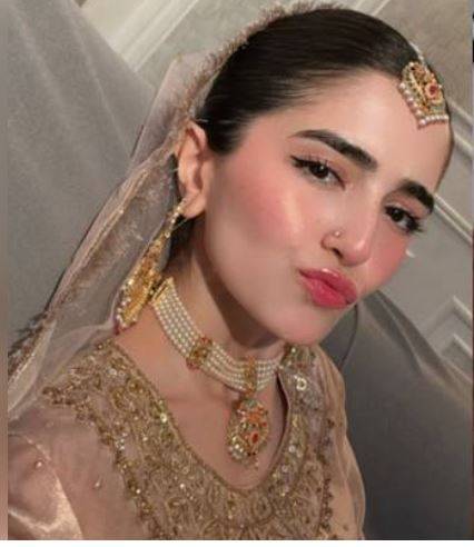 عاصم اظہر سے منگنی ختم ہونے کے بعد میرب علی کی خوشگوار تصاویر وائرل