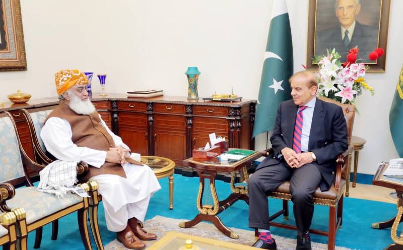 وزیراعظم شہباز شریف کی مولانا فضل الرحمان سے اہم ملاقات، سیاسی و قومی امور پر بھی گفتگو