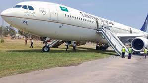 سعودی ایئر کی پرواز کی کراچی ایئرپورٹ پر ہنگامی لینڈنگ، 200 سے زائد مسافر محفوظ