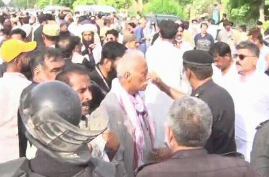 تنخواہوں میں اضافے کا مطالبہ، سندھ ایمپلائز الائنس کا کراچی میں احتجاج، پولیس کا  لاٹھی چارج