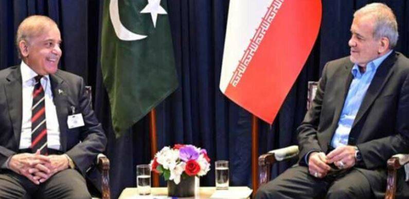 وزیراعظم شہباز شریف اور ایرانی صدر مسعود پزشکیان کی ملاقات، دو طرفہ تعاون پر اطمینان کا اظہار