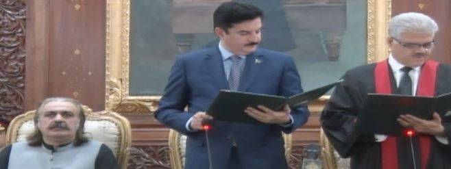 پشاور ہائی کورٹ کے نئے چیف جسٹس نے حلف اٹھا لیا 
