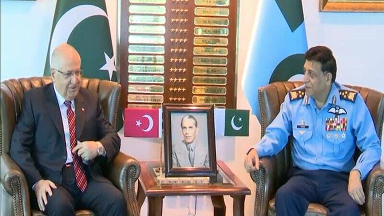 ترک وزیر دفاع کا ایئر ہیڈکوارٹرز اسلام آباد کا دورہ، دوطرفہ دفاعی تعاون، تربیت، اور ایرو اسپیس ٹیکنالوجی پر تبادلہ خیال