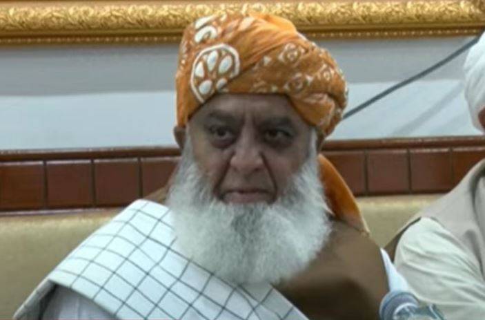 تبدیلی کی منزل قریب، مگر راستہ پی ٹی آئی کے اندر سے گزرے گا: مولانا فضل الرحمان