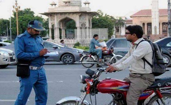 ہیلمٹ نہیں تو سفر نہیں: پنجاب میں محفوظ سفر کے لیے ہیلمٹ کا استعمال لازمی قرار