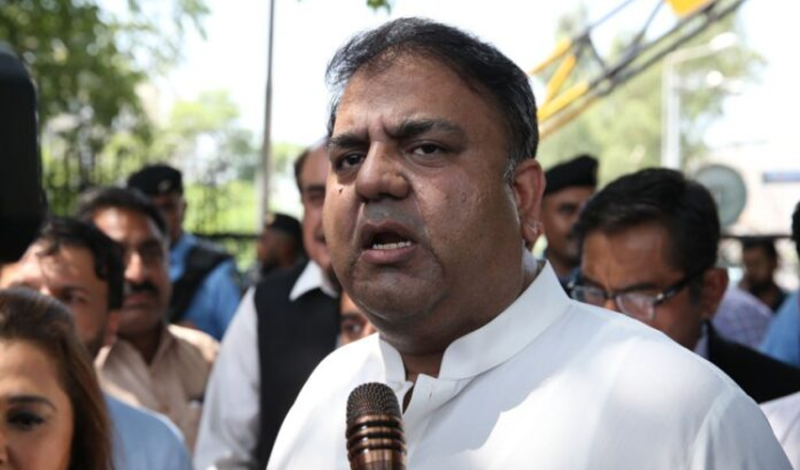 عمران خان کو جیل میں رکھنے میں موجودہ پی ٹی آئی قیادت کا ہاتھ ہے، فواد چوہدری