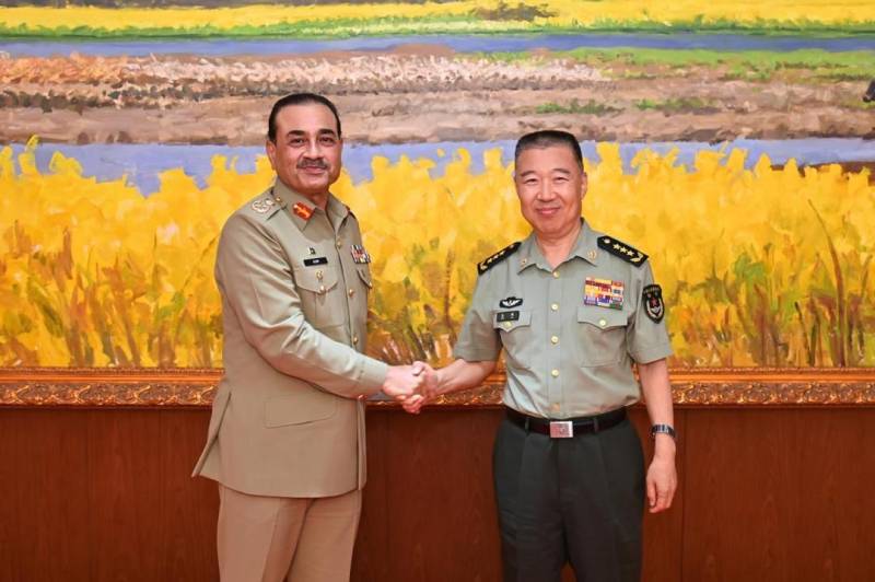 فیلڈ مارشل عاصم منیر کا دورہ چین، چینی عسکری قیادت سے دفاعی تعاون پر گفتگو