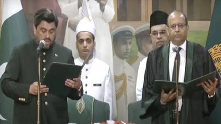 جسٹس ظفر احمد راجپوت نے قائم مقام چیف جسٹس سندھ ہائی کورٹ کا حلف اٹھا لیا