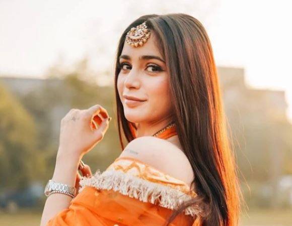 کیا آئمہ بیگ نے نئی زندگی کا آغاز کردیا؟،سوشل میڈیا پر وائرل تَصاویر سے مداح حیران