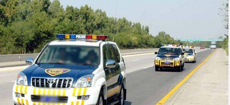 موٹروے پولیس کا اہم اقدام: پبلک ٹرانسپورٹ میں تمام مسافروں کے لیے سیٹ بیلٹ لازمی قرار