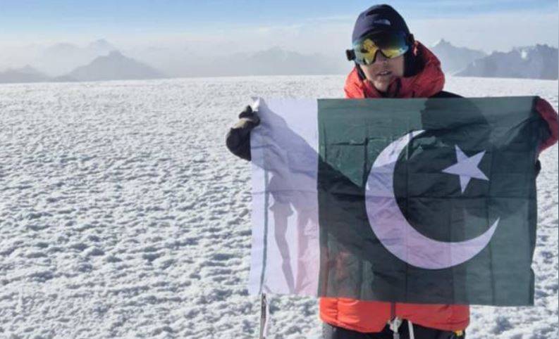 16 سالہ آمنہ شگری نے 7027 میٹر بلند سپانٹک چوٹی سر کر کے تاریخ رقم کر دی