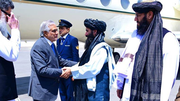 وزیر خارجہ اسحاق ڈار ایک روزہ دورے پر کابل پہنچ گئے