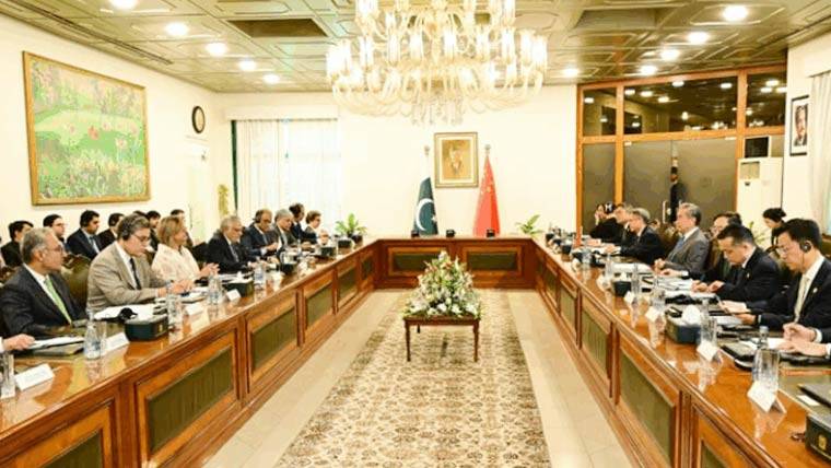 پاک چین دوستی خطے کے امن اور ترقی کے لیے ناگزیر ہے، اسحاق ڈار اور وانگ ژی کا اتفاق