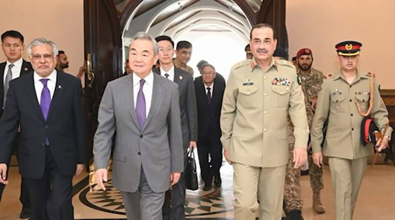 پاک چین تعلقات کی مضبوطی میں پاکستانی فوج کا کلیدی کردار: چینی وزیر خارجہ