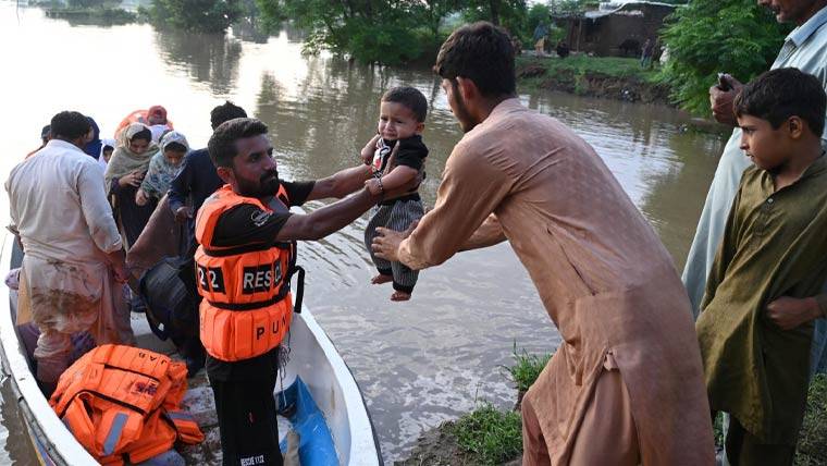 پنجاب میں تباہ کن سیلاب، لاکھوں افراد متاثر، 17 جاں بحق، ہزاروں دیہات زیر آب