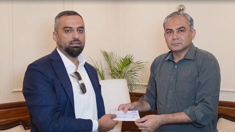 سیلاب متاثرین کے لیے عطیہ: برطانوی نژاد پاکستانی بزنس مین وسیم اسلم کی محسن نقوی سے ملاقات