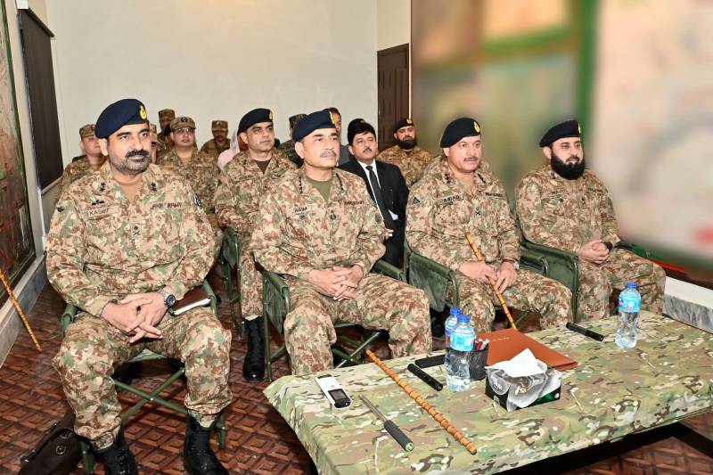 فیلڈ مارشل سید عاصم منیر کا سیلاب متاثرہ علاقوں کا دورہ، متاثرین کو مکمل تعاون کی یقین دہانی