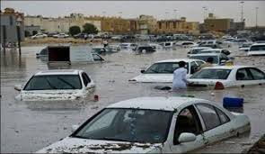 سعودی عرب کے جنوبی علاقوں میں طوفانی بارشوں سے تباہی، سیلابی ریلے کئی گاڑیاں بہا لے گئے