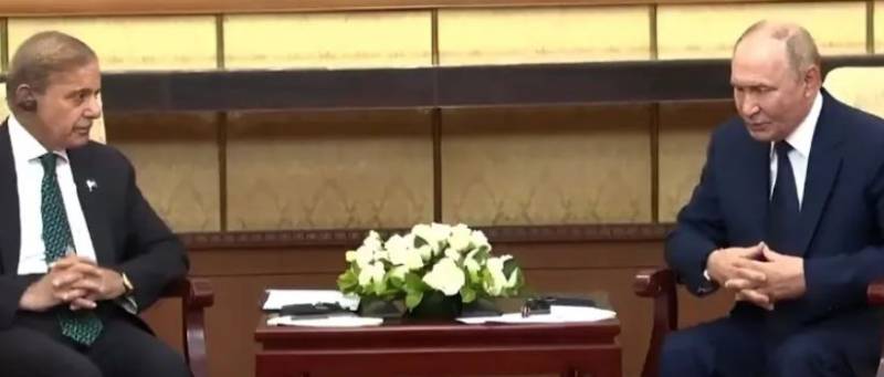 بیجنگ میں وزیراعظم شہباز شریف اور روسی صدر پیوٹن کی ملاقات، دوطرفہ تعلقات کو مزید فروغ دینے پر اتفاق