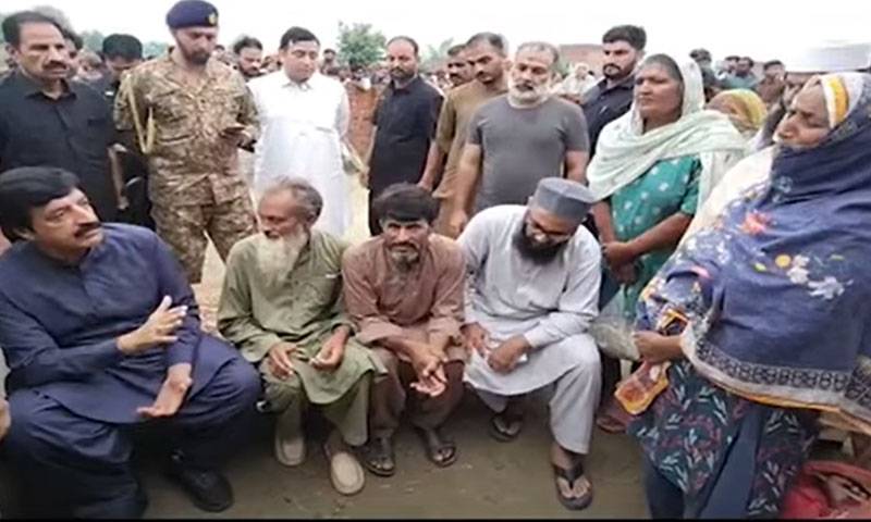  گورنر پنجاب نے جہیز سیلاب میں بہہ جانے پر9 بچیوں کی شادی کا خرچ اٹھانے کی ذمہ داری لے لی