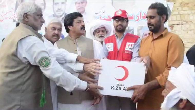 گورنر پنجاب سردار سلیم حیدر خان کا سیلاب زدہ علاقوں کا دورہ، متاثرین میں راشن اور امدادی سامان تقسیم