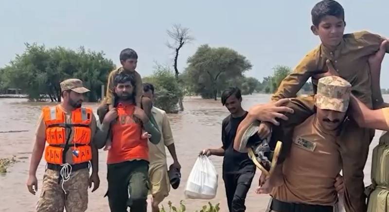 جنوبی پنجاب میں سیلاب کی تباہ کاریاں، پاک فوج کی ریسکیو و ریلیف سرگرمیاں جاری