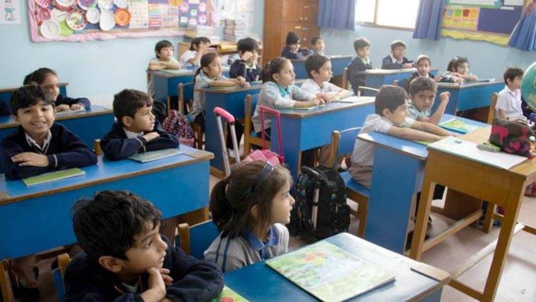 کراچی میں بارش کے باعث بعض نجی سکولوں نے تعطیل کا اعلان کر دیا