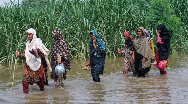 وفاقی حکومت کا سیلاب متاثرین کے لیے بجلی کے بلوں میں ریلیف دینےپر غور