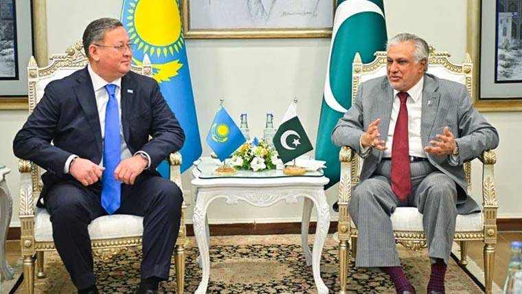  نائب وزیر اعظم و وزیر خارجہ اسحاق ڈار کی قازقستان کے ہم منصب سے ملاقات