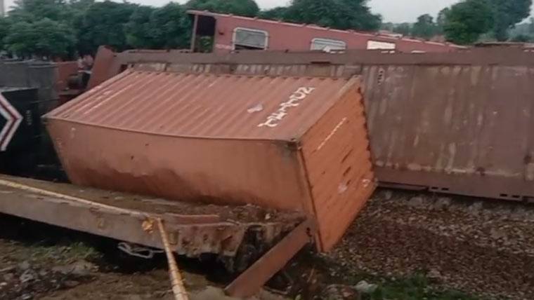 رینالہ خورد میں مال بردار ٹرینوں کے تصادم سے 1 جاں بحق، 2 زخمی