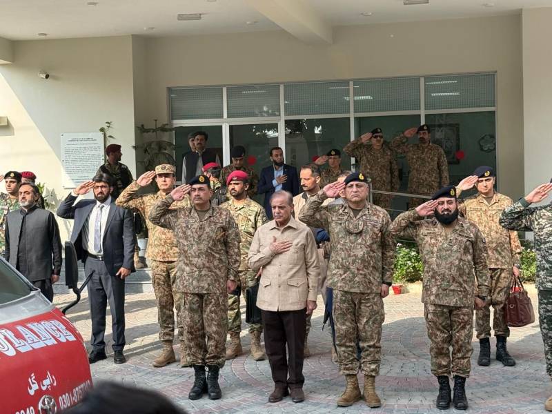 وزیر اعظم شہباز شریف اور فیلڈ مارشل عاصم منیر کا بنوں میں دہشت گردی کے خلاف اعلیٰ سطحی اجلاس، 12 شہداء کی نماز جنازہ میں شرکت