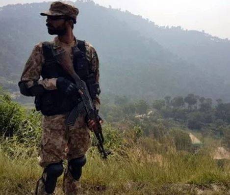  خیبرپختونخوا : ضلع دیر میں دہشتگردوں کے خلاف کارروائی، 10 خوارج ہلاک، 7 جوان شہید