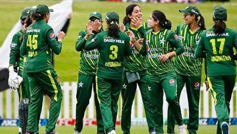 پاک بھارت ٹاکرا: ویمنز کرکٹ ٹیم کی قومی مینز ٹیم کیلئے نیک تمنائیں