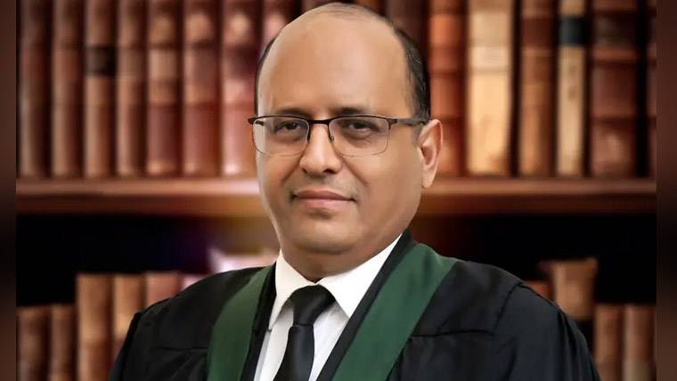 ظفر احمد راجپوت نے قائم مقام چیف جسٹس سندھ ہائیکورٹ کا حلف اٹھا لیا