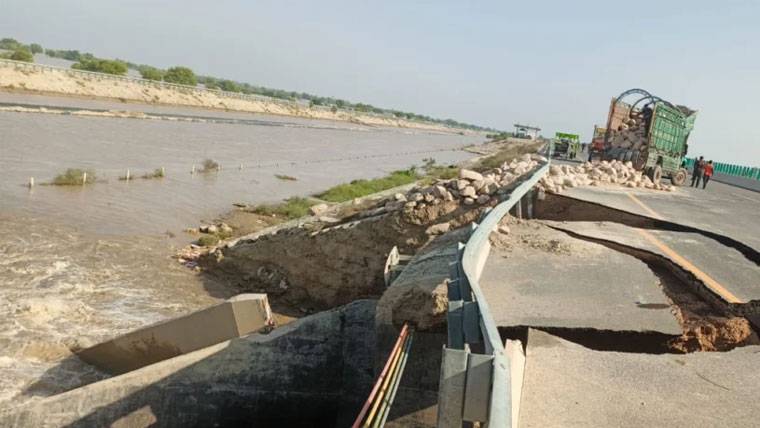 ملتان میں سیلاب کی تباہ کاری، 36 انچ کی گیس پائپ لائن متاثر، ایم 5 موٹر وے پانچویں روز بند