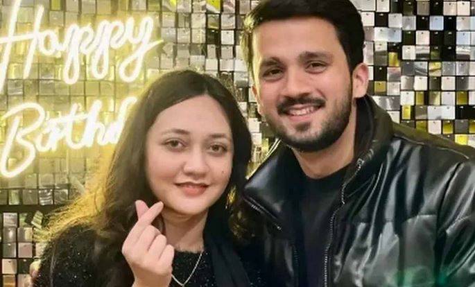 رجب بٹ کے ہاں پہلے بچے کی پیدائش، سوشل میڈیا پر دعوے گردش کرنے لگے