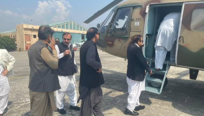 وفاقی حکومت کی اعلیٰ سطحی مذاکراتی کمیٹی مظفرآباد پہنچ گئی، کشمیری عوام کے جائز مطالبات سننے اور حل کرنے کا عزم