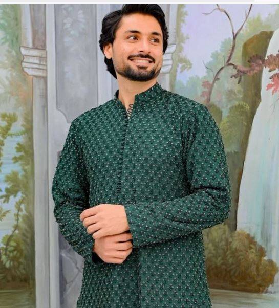 پاکستان کے مسٹری سپنر ابرار احمد شادی کے بندھن میں بندھنے کو تیار، سوشل میڈیا پر تصاویر وائرل