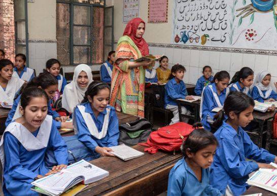 پنجاب میں سرکاری سکولوں کی آؤٹ سورسنگ کا تیسرا مرحلہ عارضی طور پر معطل