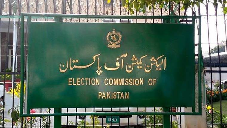 پی ٹی آئی کو بڑا دھچکا الیکشن کمیشن نے پاکستان تحریک انصاف اور سنی اتحاد کونسل کے ارکان کو آزاد قرار دے دیا