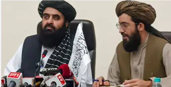 افغان وزیر خارجہ کی پریس کانفرنس میں خواتین صحافیوں پر پابندی، بھارت میں سیاسی تنازع کھڑا ہوگیا