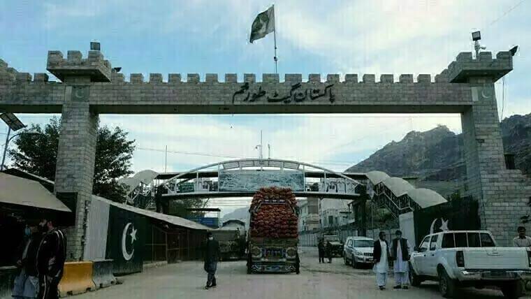 پاک افغان کشیدگی کے بعد طورخم بارڈر ہر قسم کی آمد و رفت کیلئے بند کردیا گیا 