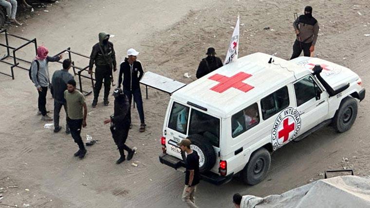 غزہ امن معاہدہ : قیدیوں کی رہائی کا عمل شروع ، 7 اسرائیلی یرغمالی رہا، ریڈ کراس کے سپرد